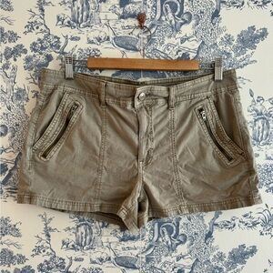 American Eagle Outfitters green-beige shorts size 12